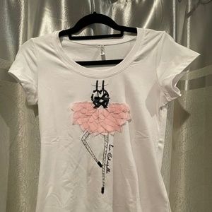 Womens/Girls beautiful  white 3 dementional t- shirt size S/M
